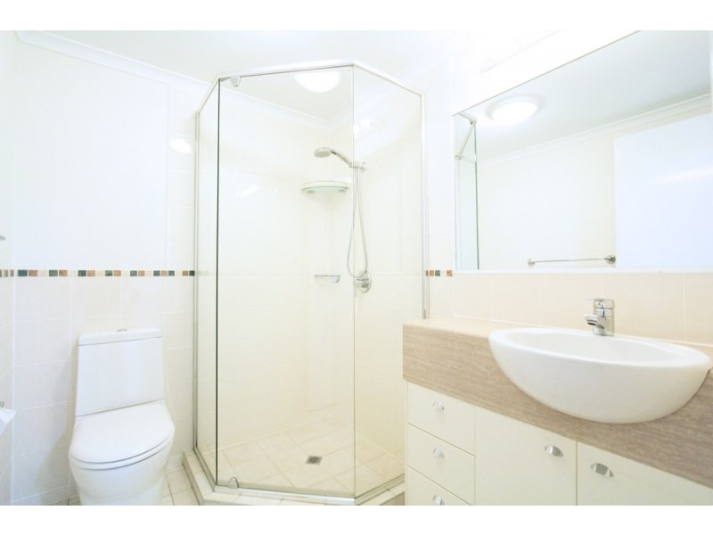 8/15 Newstead Avenue, Newstead QLD 4006