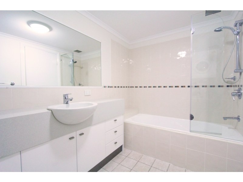 8/15 Newstead Avenue, Newstead QLD 4006