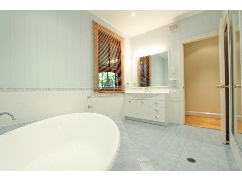 16 Lisson Grove, Wooloowin QLD 4030