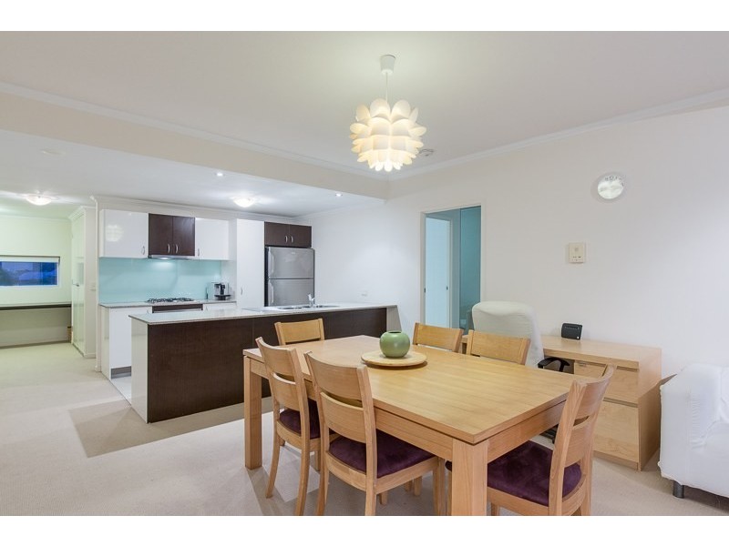 27/95 Clarence Road, Indooroopilly QLD 4068