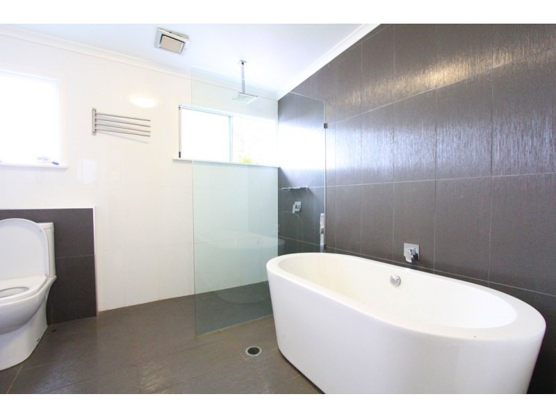 12 Grove Avenue, Arana Hills QLD 4054