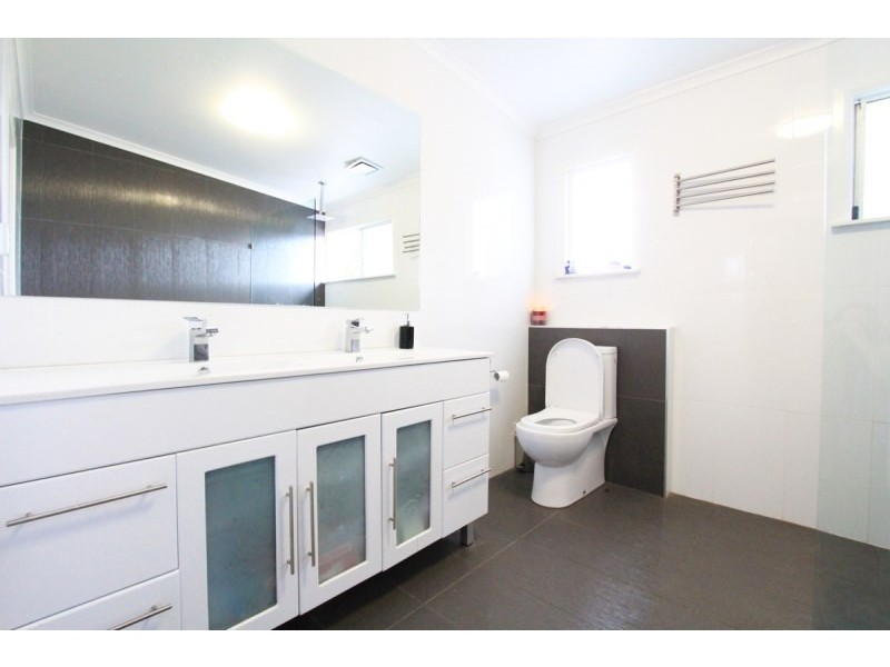 12 Grove Avenue, Arana Hills QLD 4054