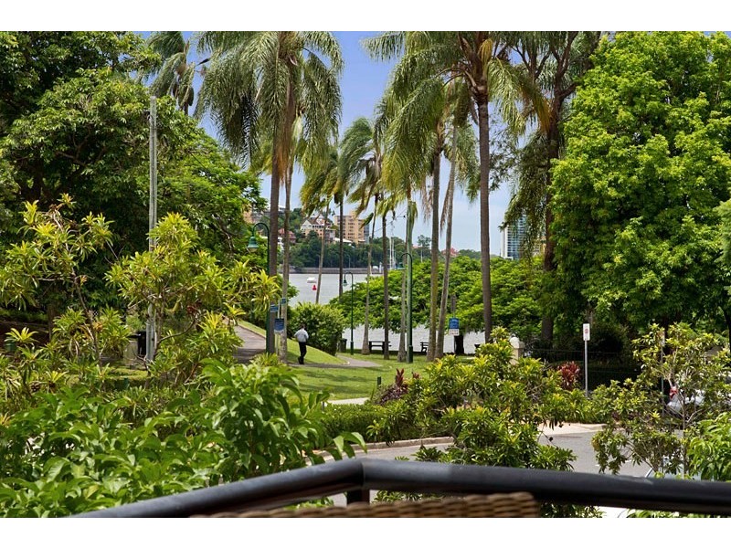 9 Newstead Avenue, Newstead QLD 4006