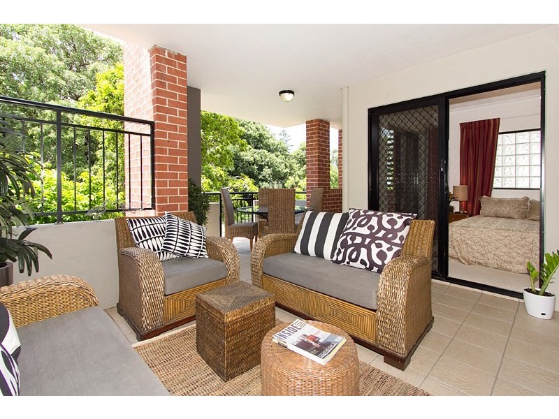 9 Newstead Avenue, Newstead QLD 4006
