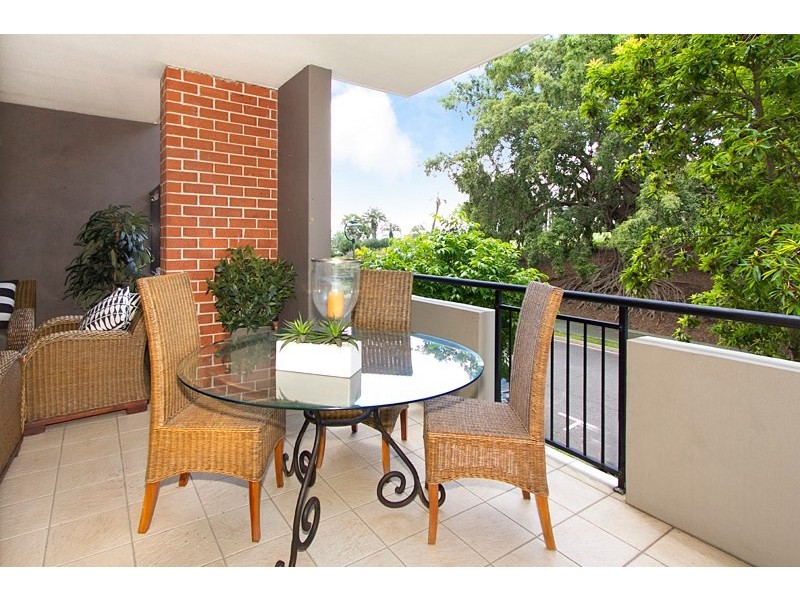 9 Newstead Avenue, Newstead QLD 4006