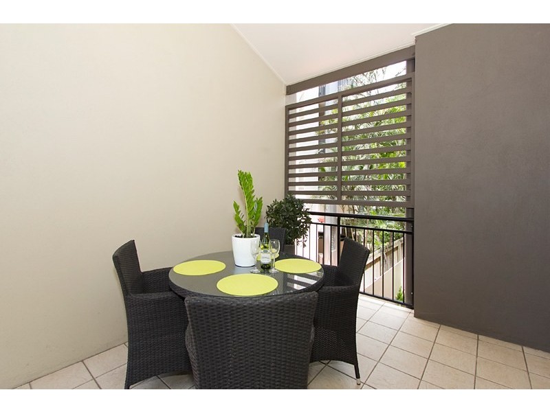 9 Newstead Avenue, Newstead QLD 4006