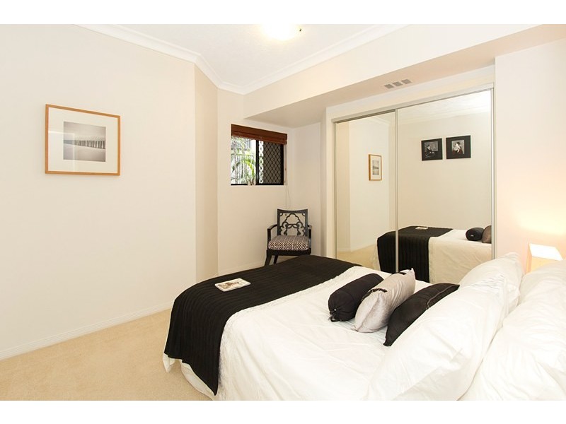 9 Newstead Avenue, Newstead QLD 4006