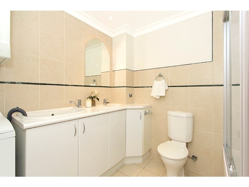 9 Newstead Avenue, Newstead QLD 4006