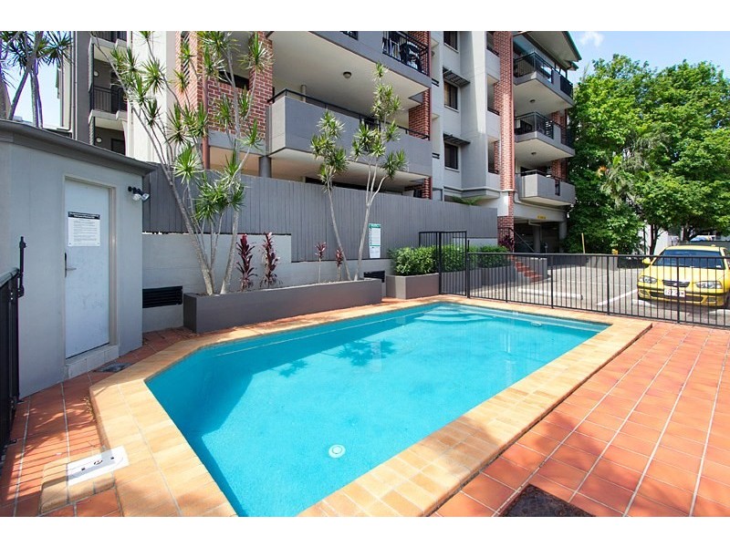 9 Newstead Avenue, Newstead QLD 4006