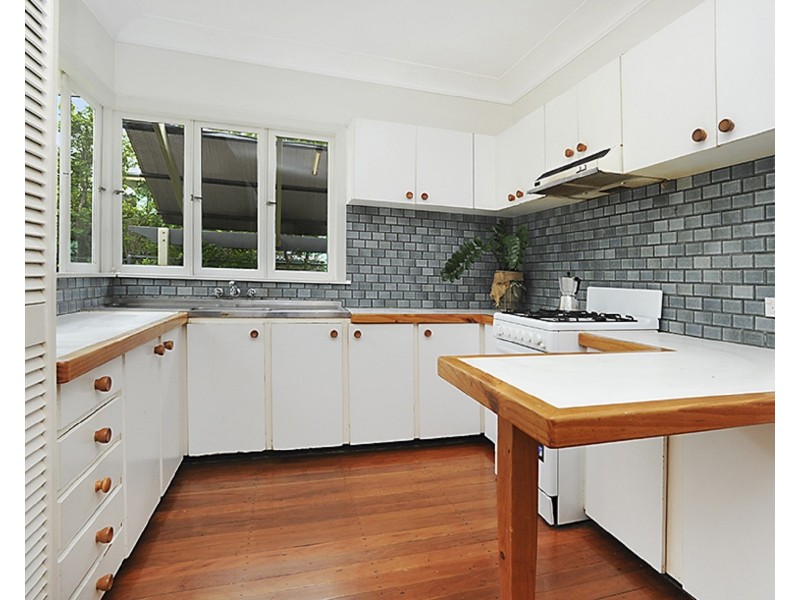 16 Cheviot Street, Grange QLD 4051