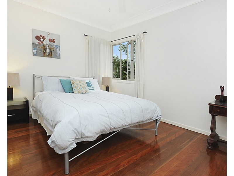 16 Cheviot Street, Grange QLD 4051