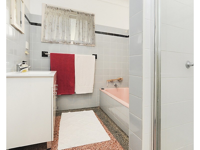 16 Cheviot Street, Grange QLD 4051