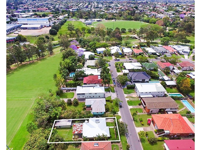 16 Cheviot Street, Grange QLD 4051