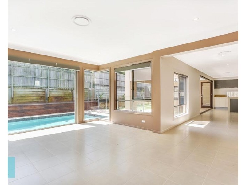 3 Kingham Place, Carindale QLD 4152