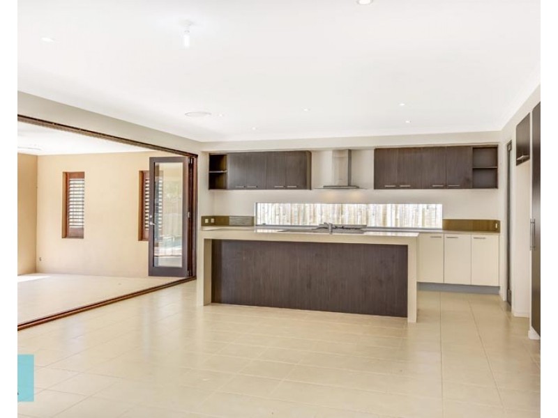 3 Kingham Place, Carindale QLD 4152