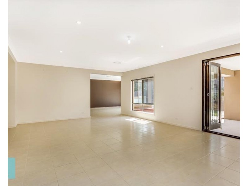 3 Kingham Place, Carindale QLD 4152