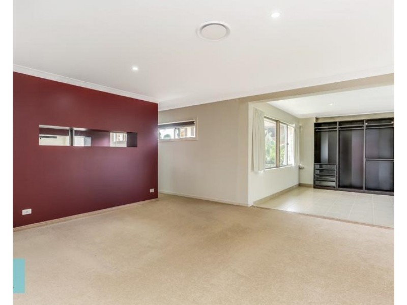 3 Kingham Place, Carindale QLD 4152