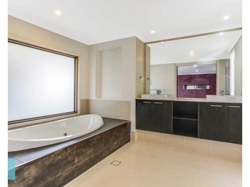 3 Kingham Place, Carindale QLD 4152