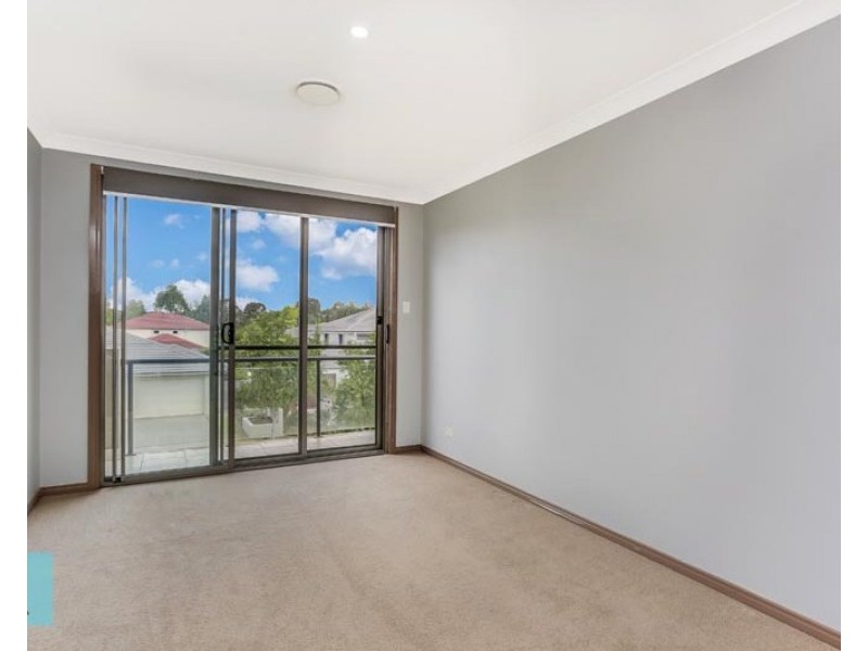 3 Kingham Place, Carindale QLD 4152