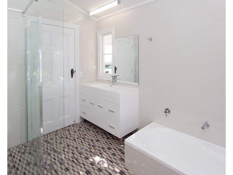 53 Baron Street, Greenslopes QLD 4120