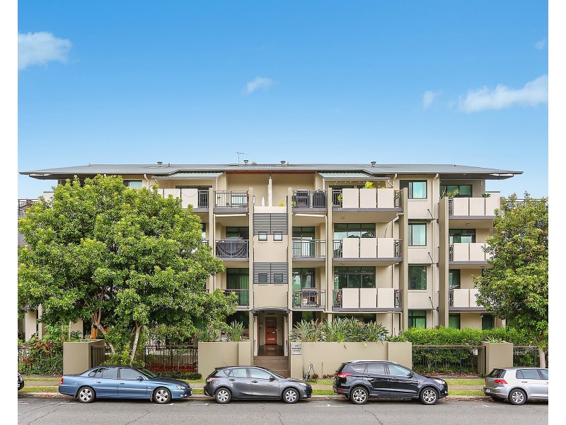 1 Newstead Avenue, Newstead QLD 4006