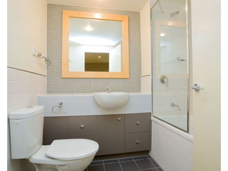 1 Newstead Avenue, Newstead QLD 4006