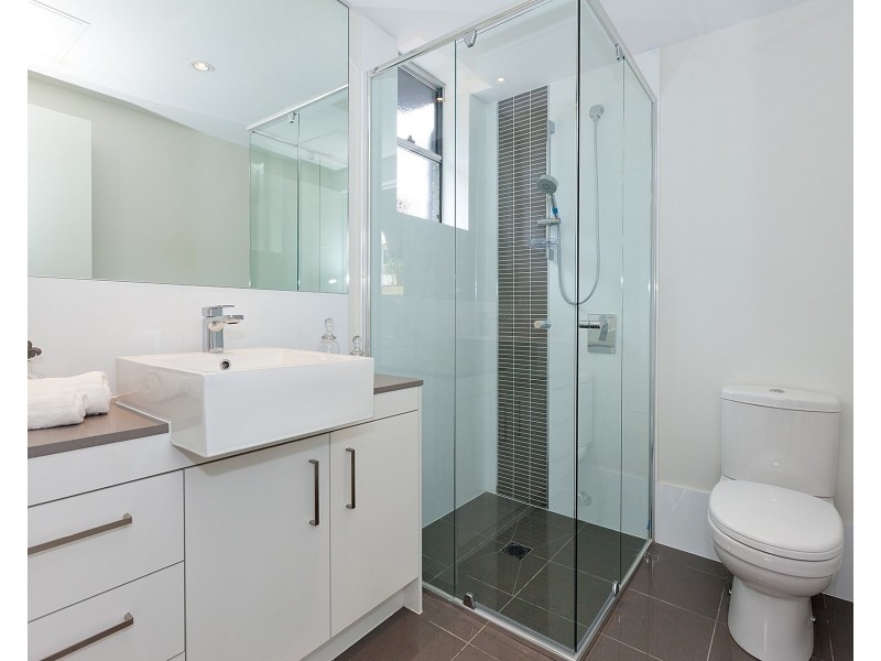 2/15 Kennington Road, Camp Hill QLD 4152