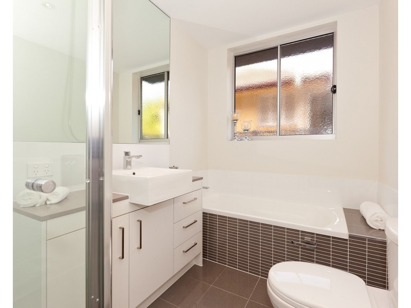 2/15 Kennington Road, Camp Hill QLD 4152