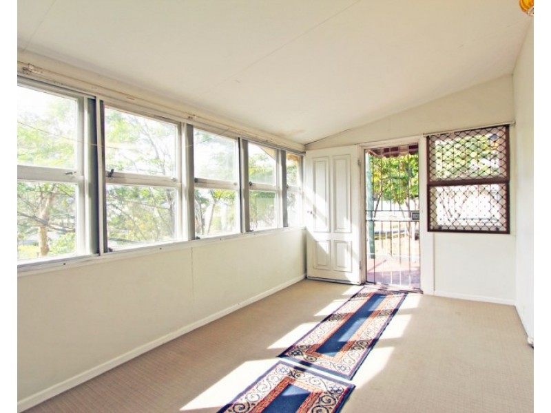 27 Huxham Street, Auchenflower QLD 4066