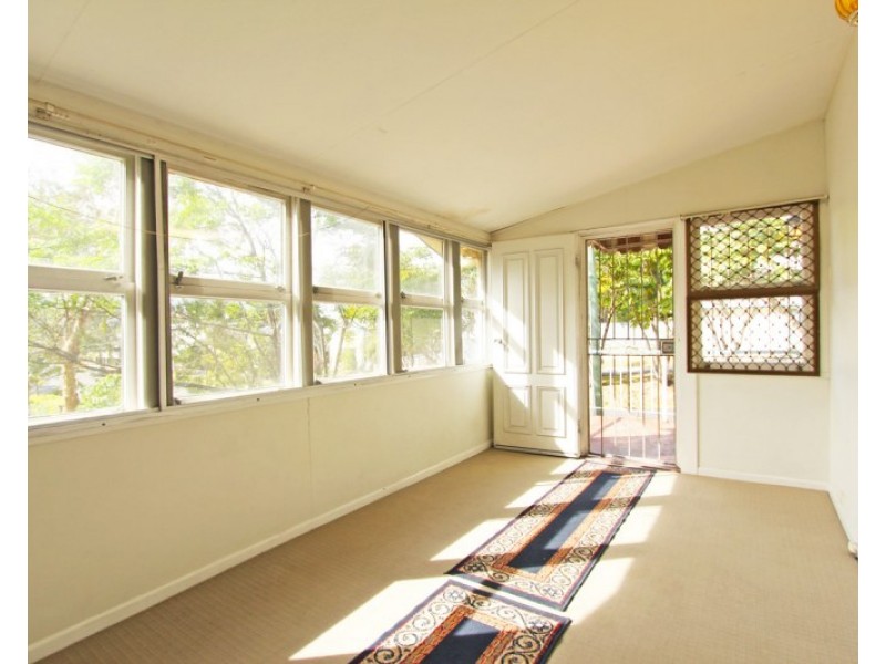 27 Huxham Street, Auchenflower QLD 4066