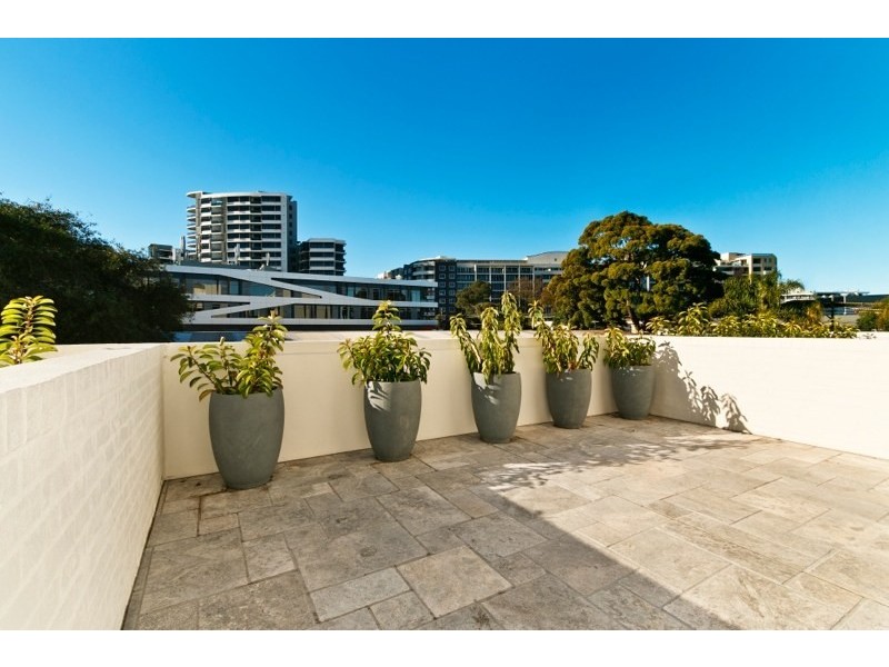 202/18 Danks Street, Waterloo NSW 2017