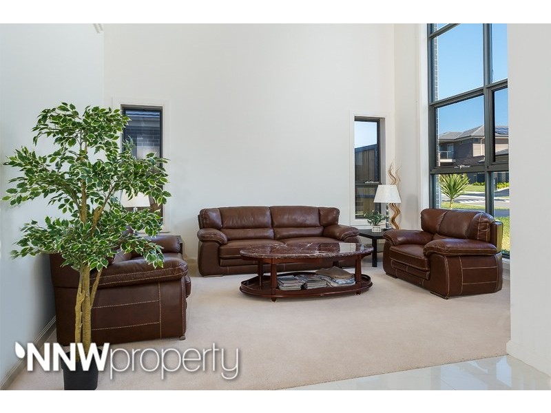 27 Graziers Way, Carnes Hill NSW 2171