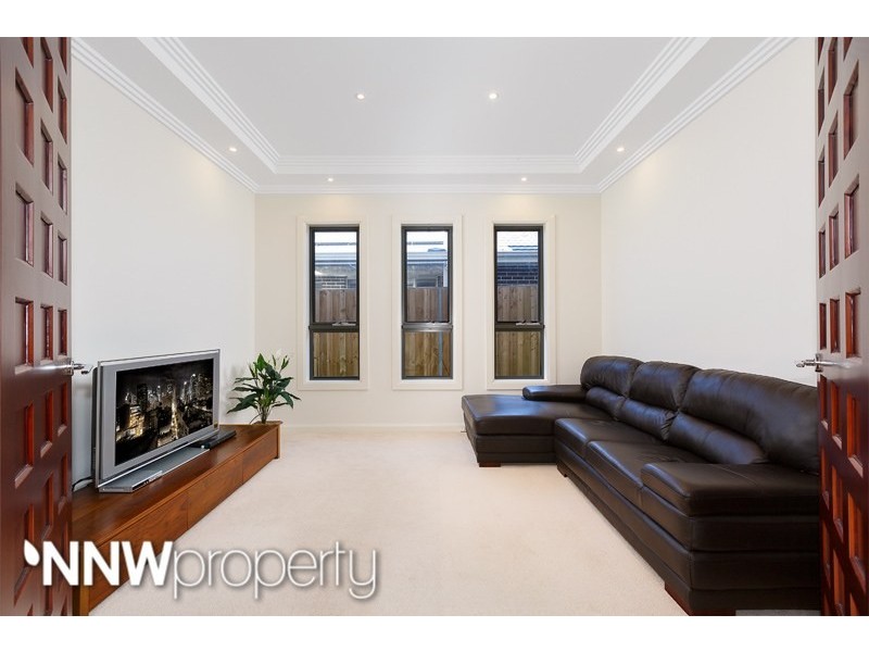 27 Graziers Way, Carnes Hill NSW 2171