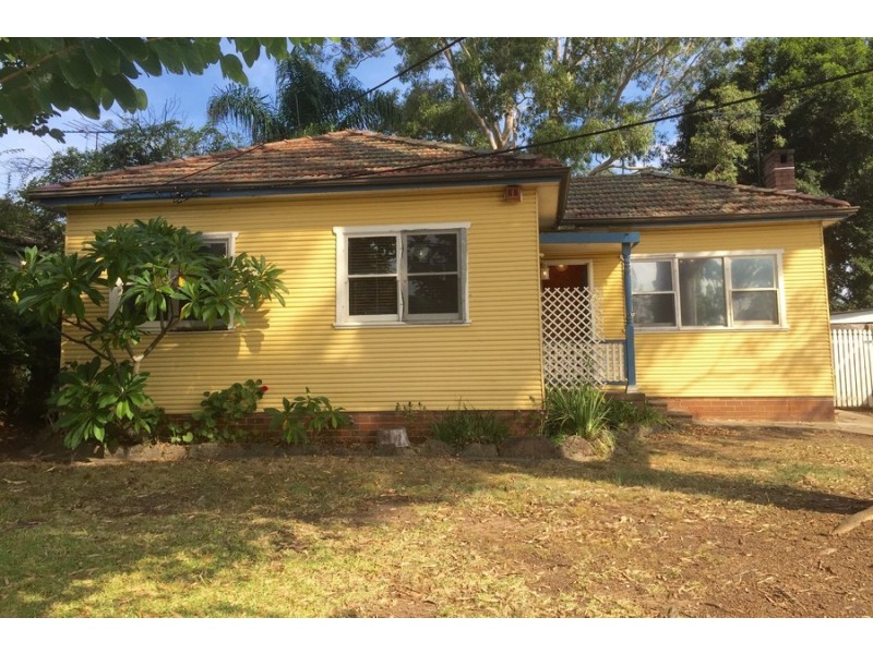 4 Derbyshire Avenue, Toongabbie NSW 2146