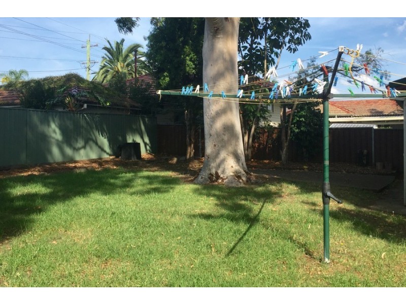 4 Derbyshire Avenue, Toongabbie NSW 2146