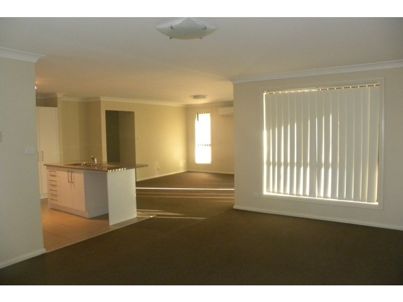 7 Hambrook Place, Young NSW 2594