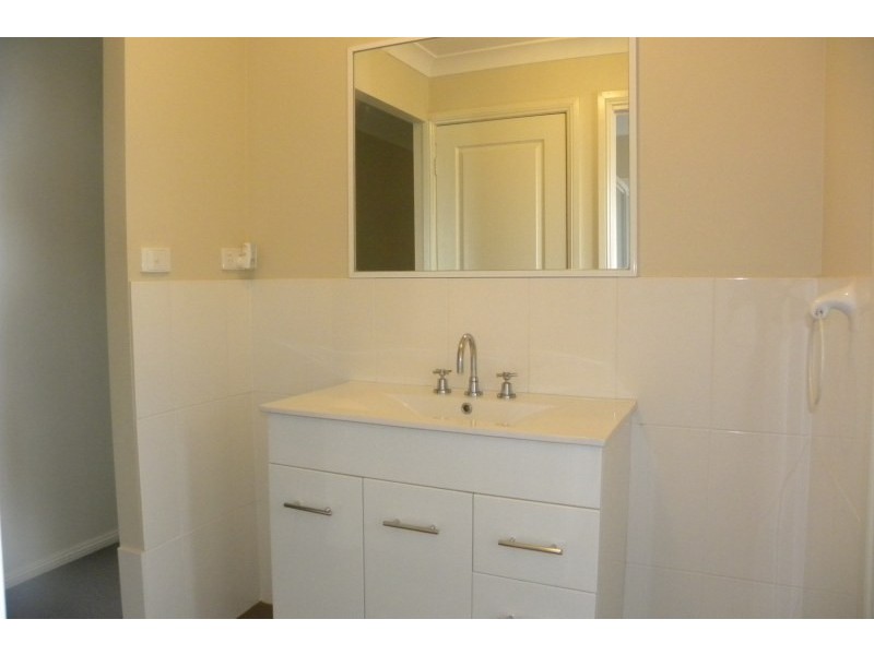 7 Hambrook Place, Young NSW 2594