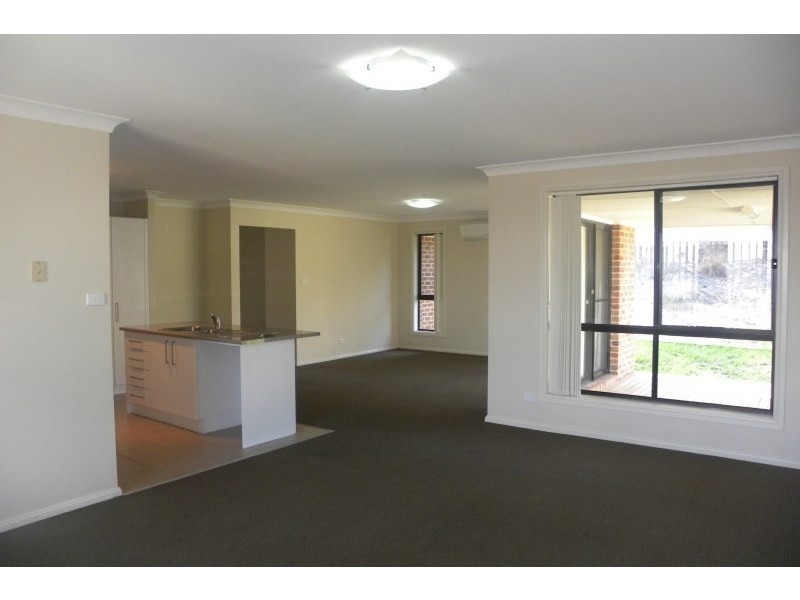 7 Hambrook Place, Young NSW 2594