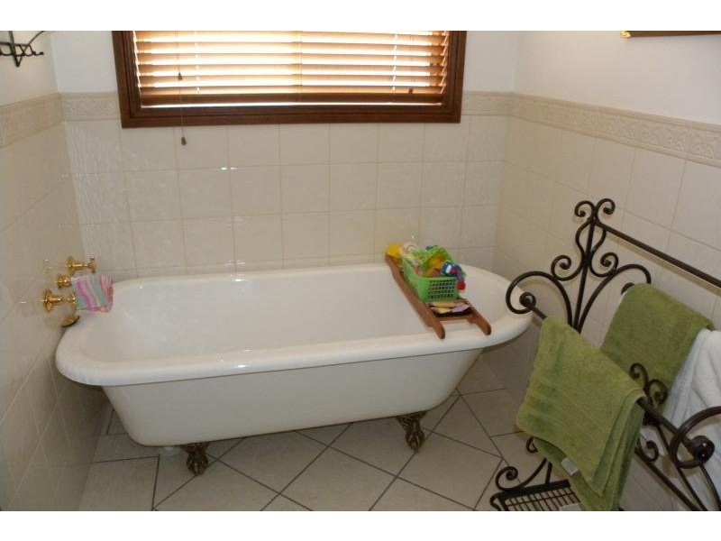 50 Berkleys Road, Young NSW 2594