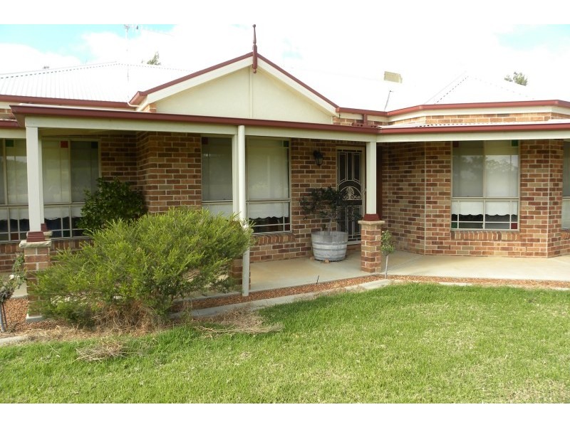 50 Berkleys Road, Young NSW 2594