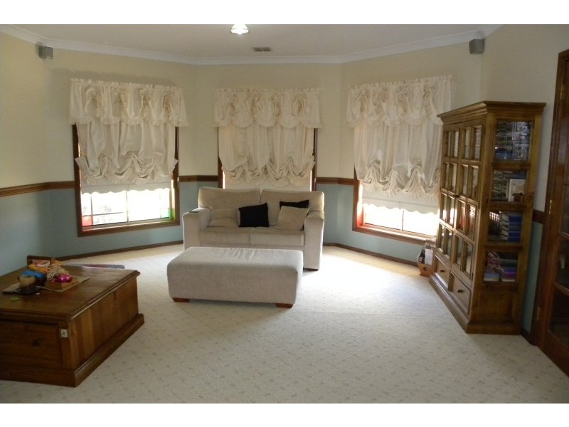 50 Berkleys Road, Young NSW 2594