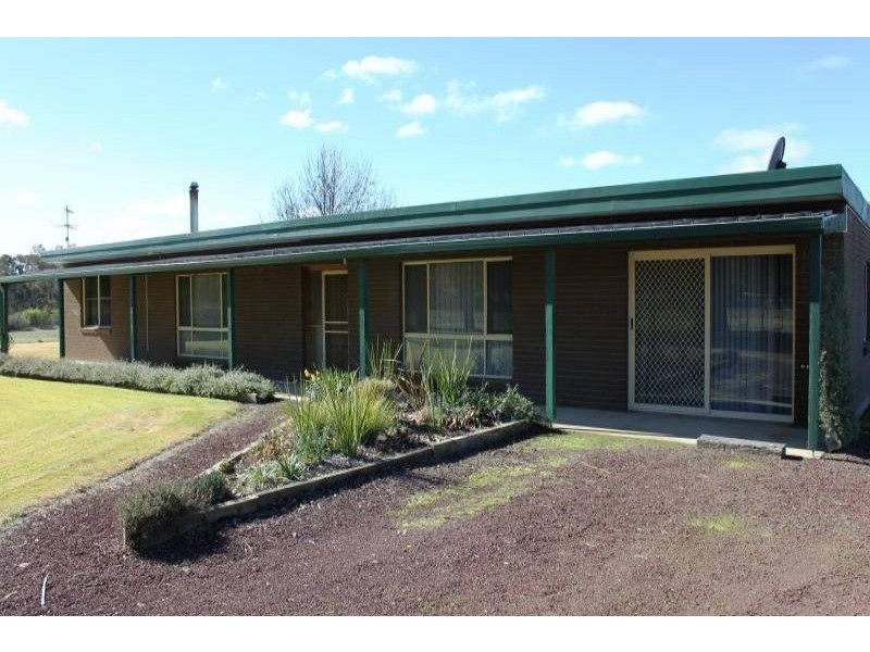 8 Spring Creek Road, Young NSW 2594