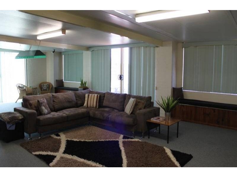 8 Spring Creek Road, Young NSW 2594