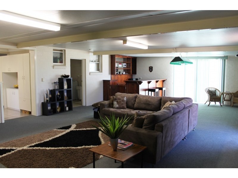 8 Spring Creek Road, Young NSW 2594