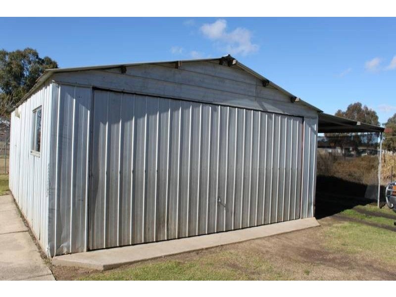 8 Spring Creek Road, Young NSW 2594