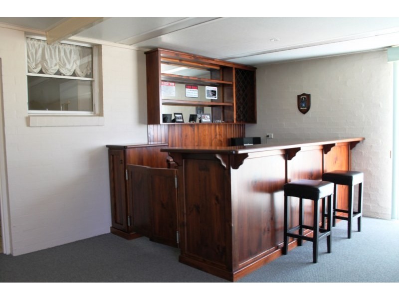 8 Spring Creek Road, Young NSW 2594