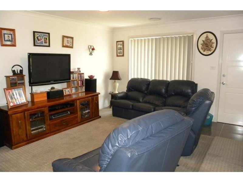 2A Cram Avenue, Young NSW 2594