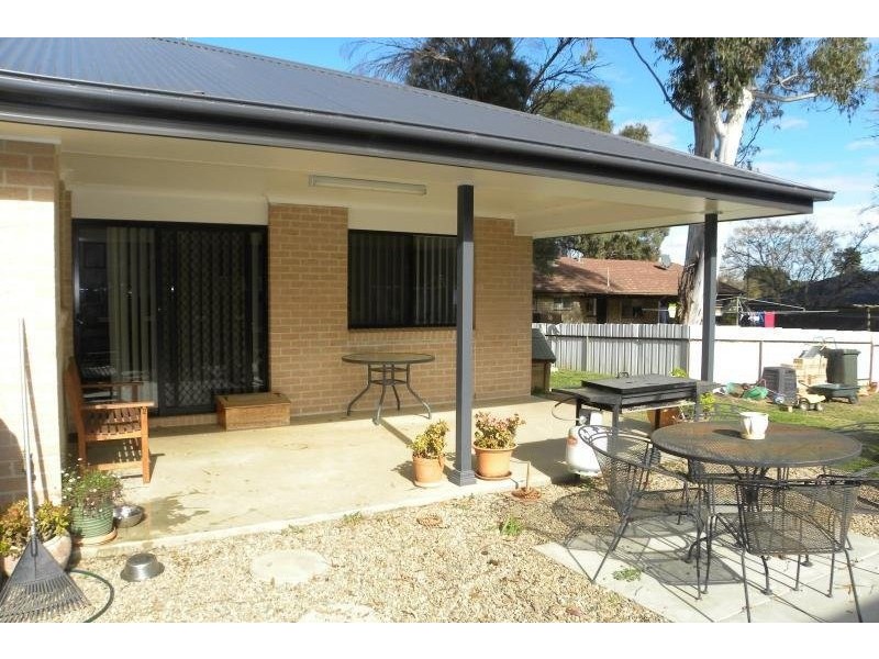 2A Cram Avenue, Young NSW 2594