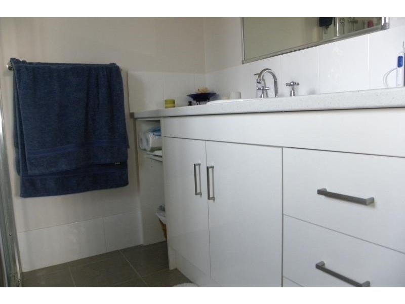 2A Cram Avenue, Young NSW 2594