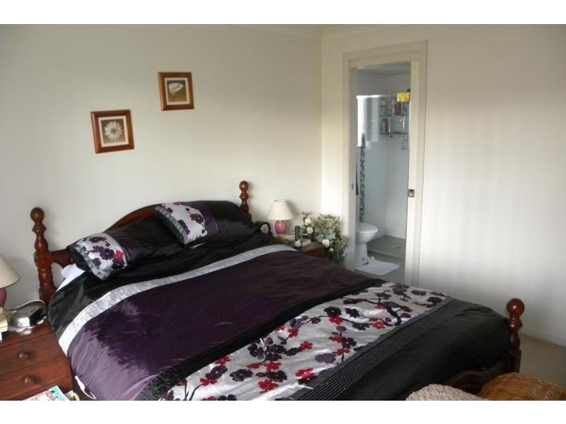 2A Cram Avenue, Young NSW 2594